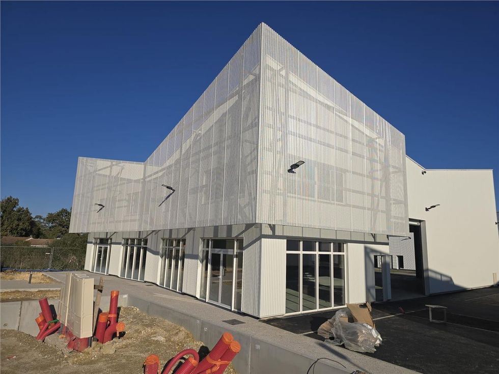 À VENDRE – LOCAL D''ACTIVITÉ DE 305,01 M² – CARBON-BLANC