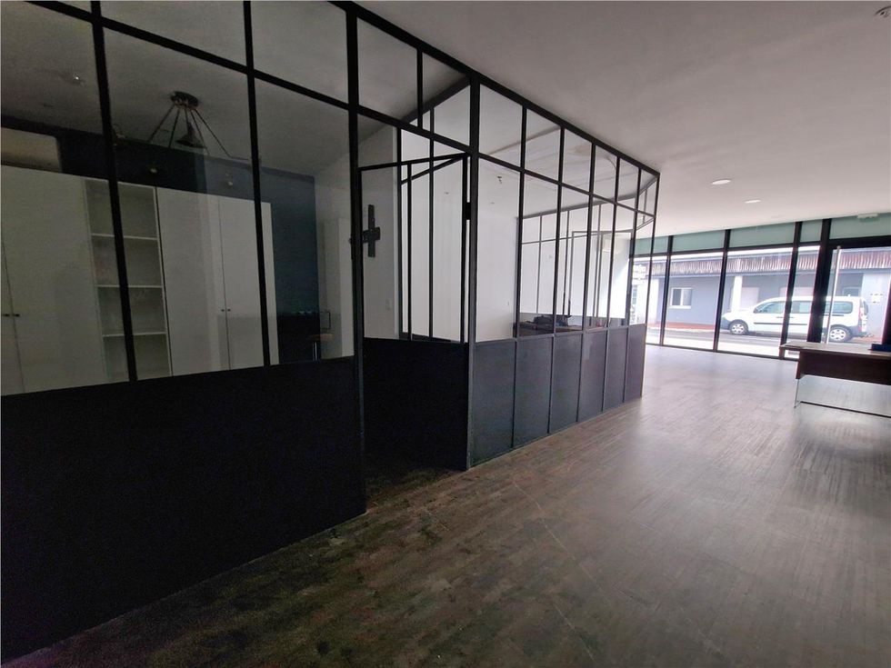 À LOUER – LOCAL COMMERCIAL OU PROFESSIONNEL DE 123 M² – COURS DE SÉGUEY, BORDEAUX