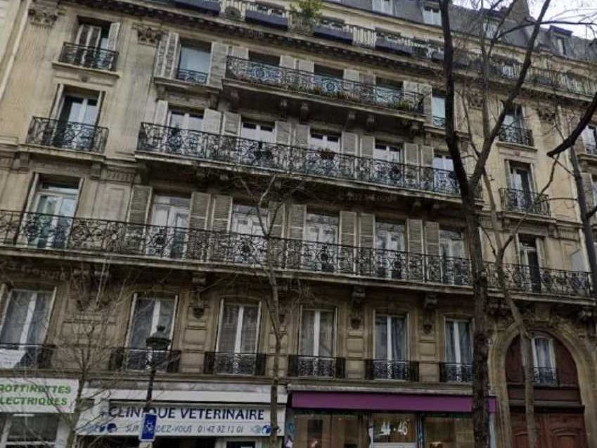 Dans un immeuble haussmannien un plateau de burea