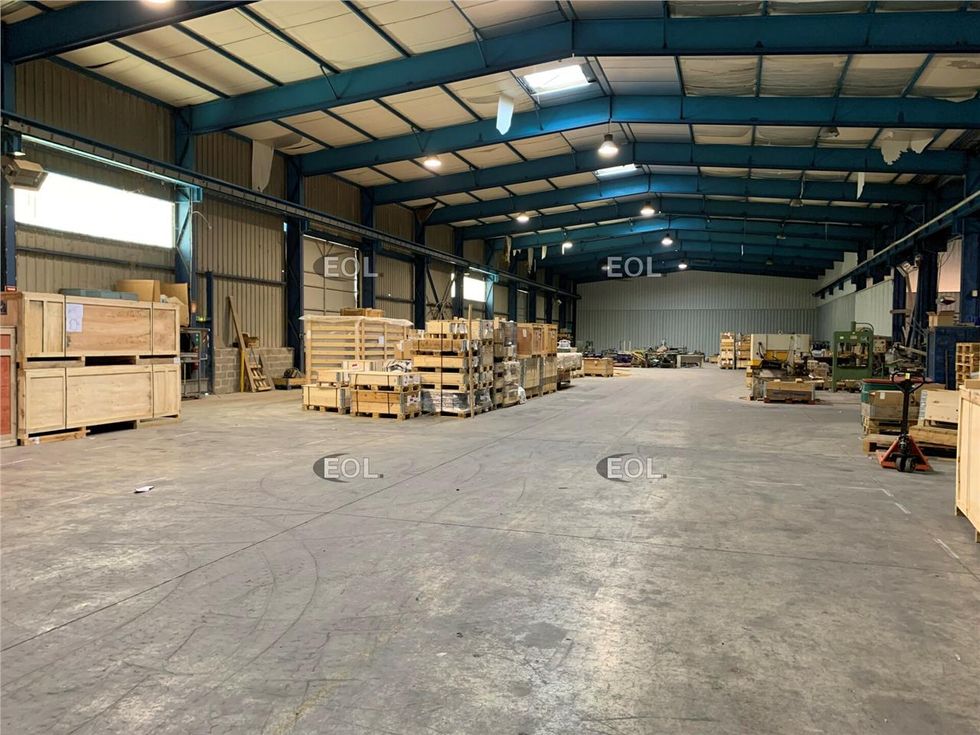 Location Local d'activités 1700.0 m² non divisibles
