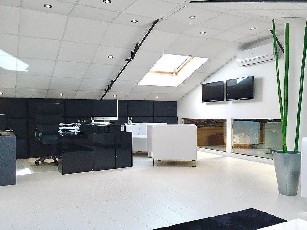 Location local 981 m² à VEIGNE