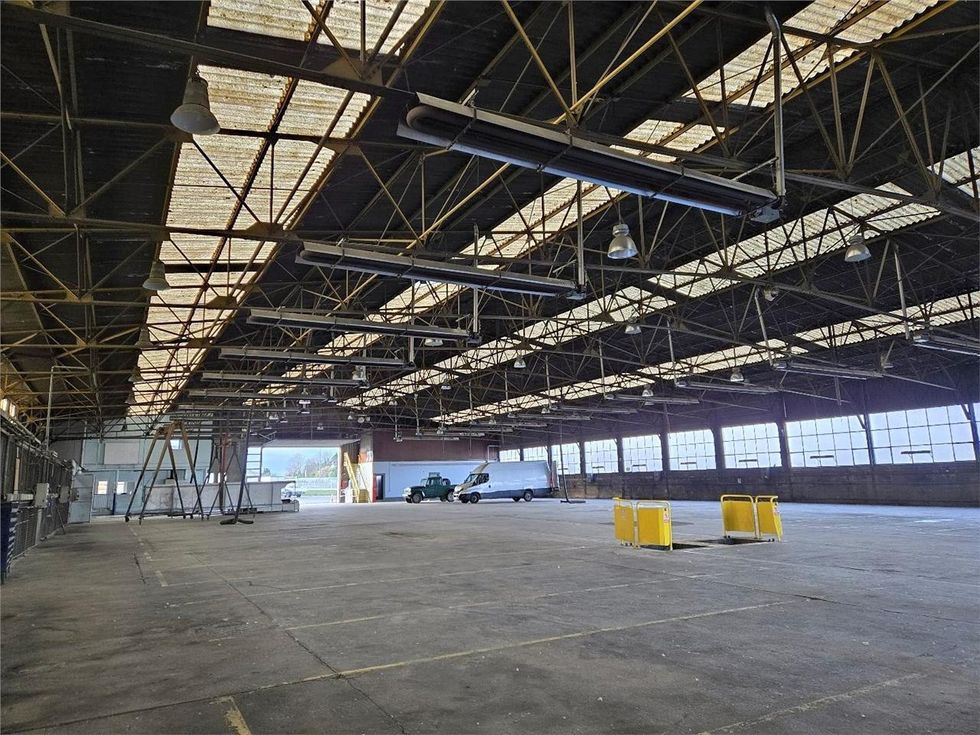 Location local 2400 m² à Chambray-lès-Tours