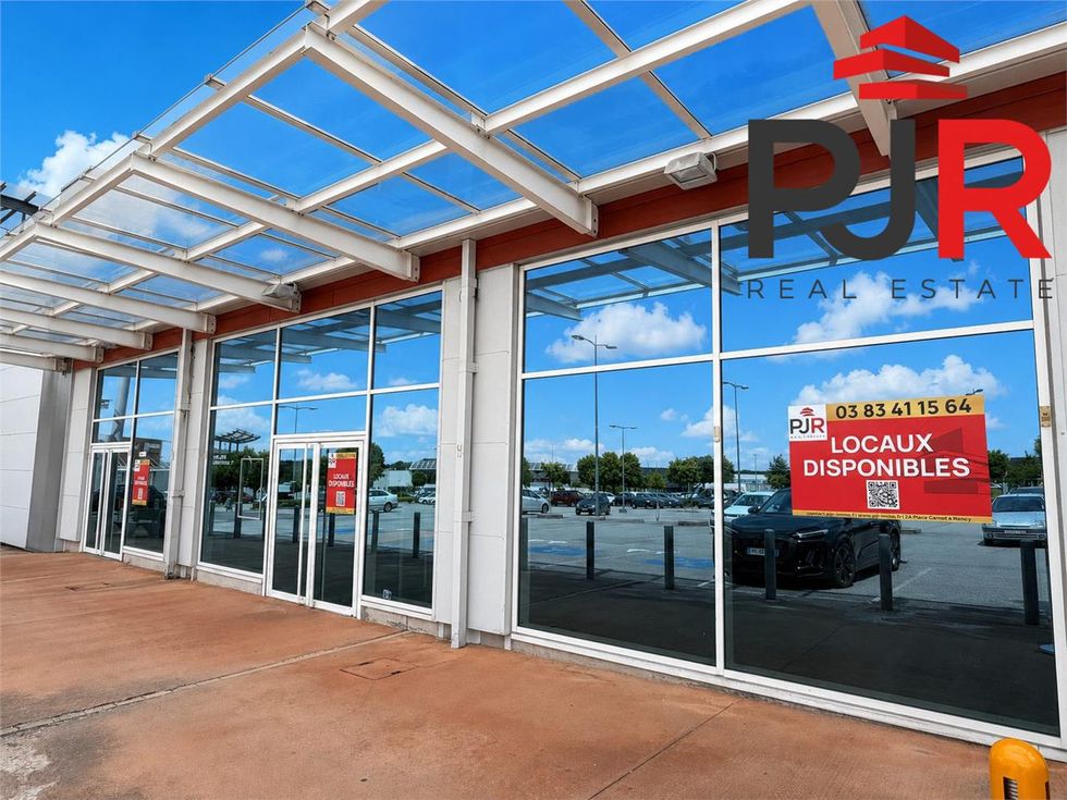 Location local commercial 900 m² à Epinal