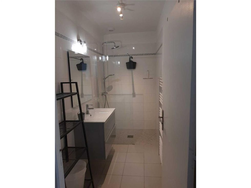 A VENDRE EN EXCLUSIVITE RESTAURANT ET RESERVE FONCIERE CONSTRUCT