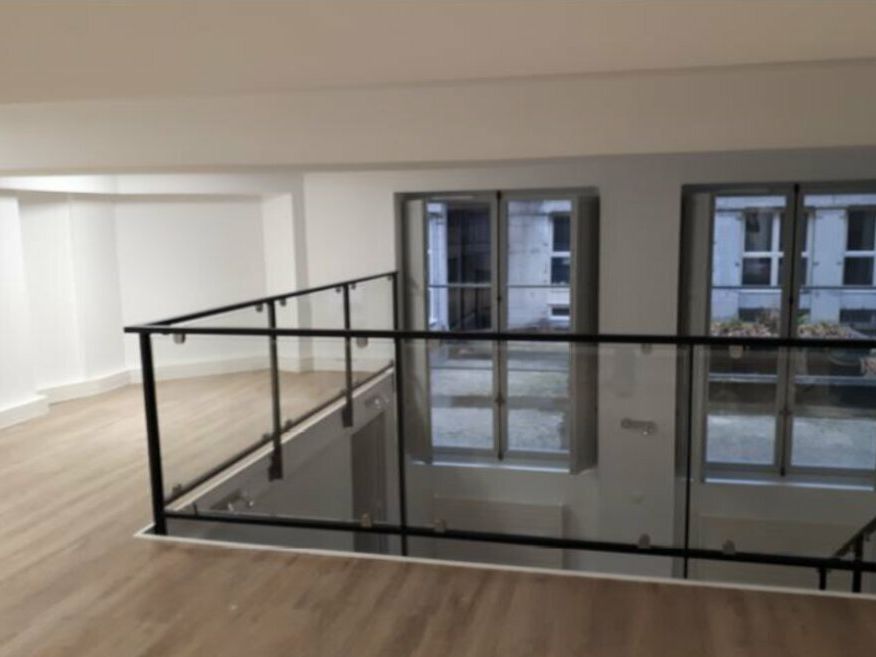 Valoris vous propose à la location une surface de bureaux de 184 m², idéalement située au cœur du 1er arrondissement de Lyon, à proximité immédiate de l'Hôtel de Ville et des Terreaux.