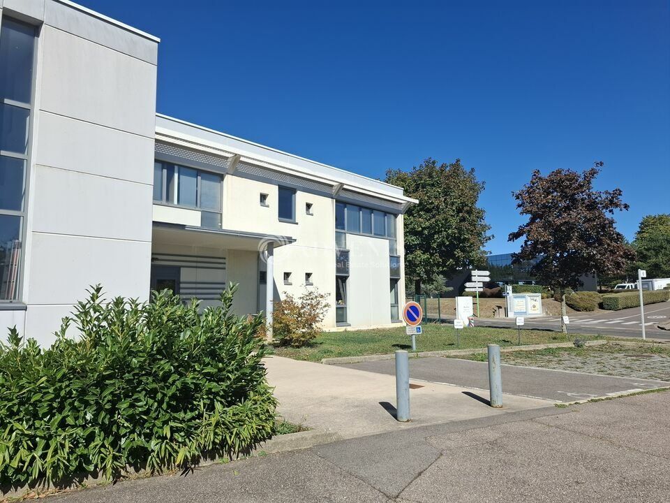 Immeuble tertiaire indépendant + parking
