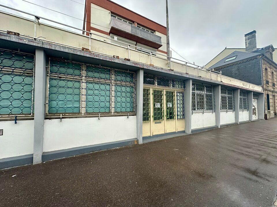 Location local commercial 128 m² non divisibles