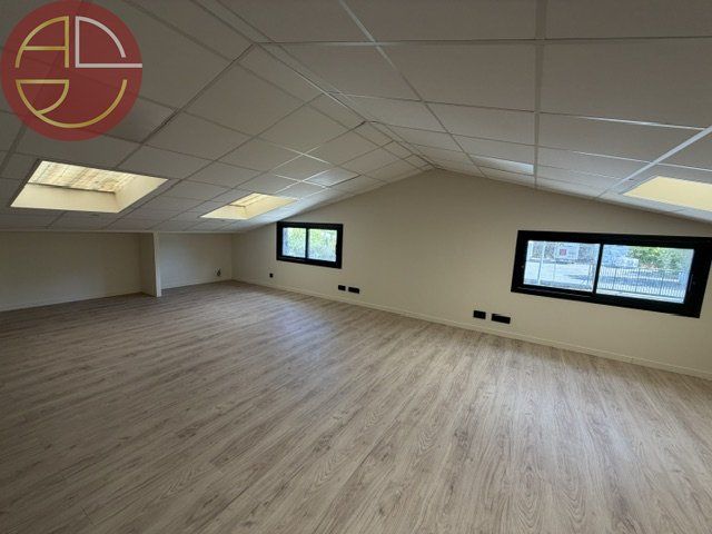 Vente local 332 m² à MONTRABE