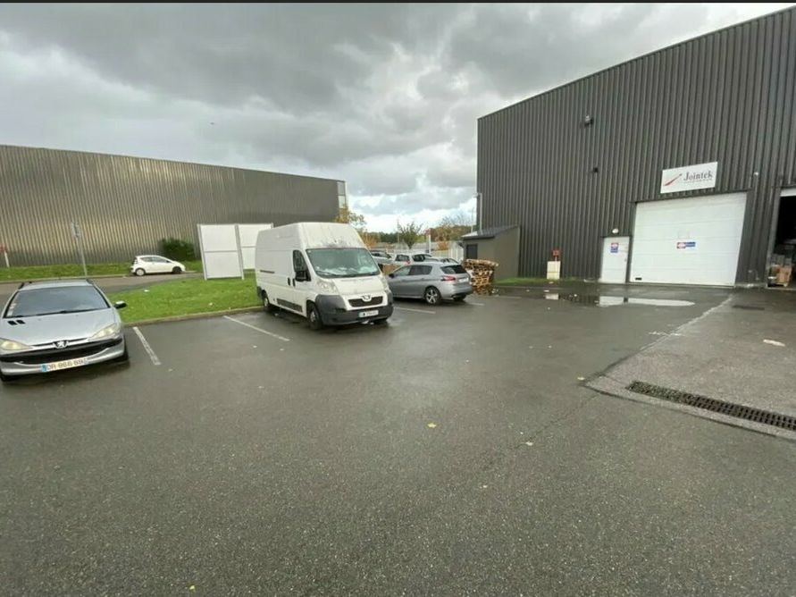 Location local d''activites 500 m² non divisibles