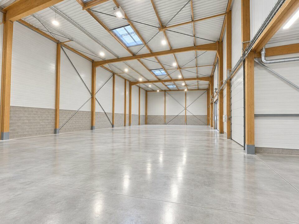 Vente local d''activites 1550 m² non divisibles