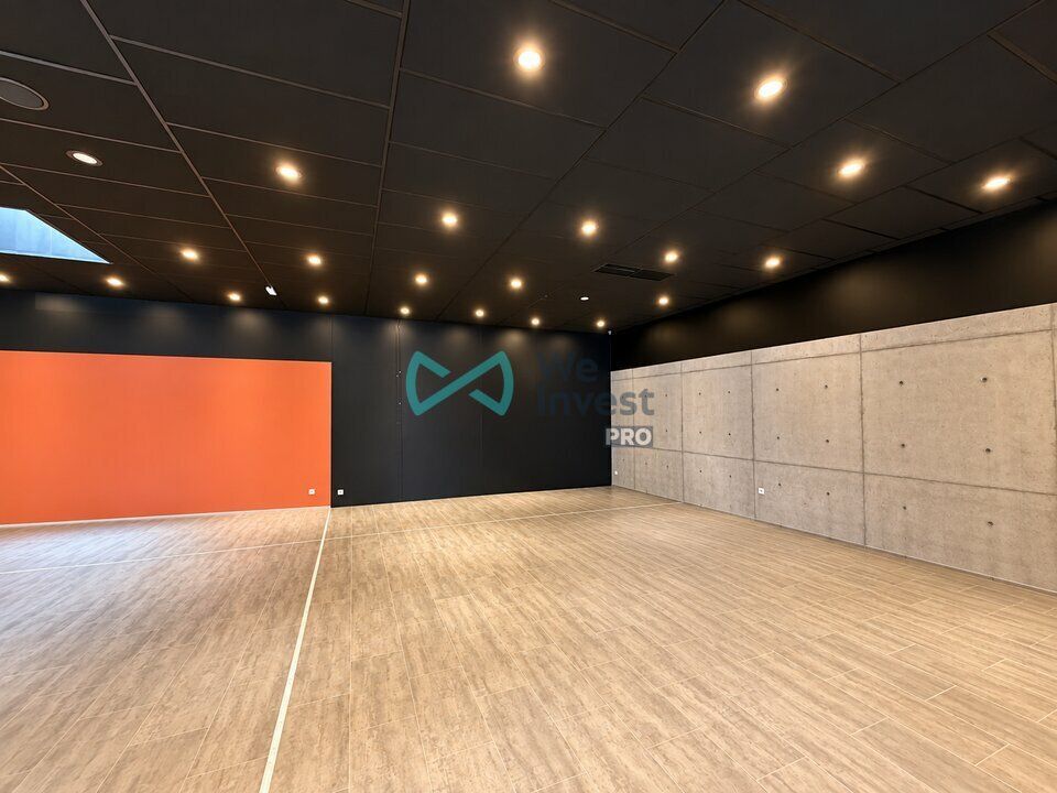 Location local commercial 700 m² non divisibles