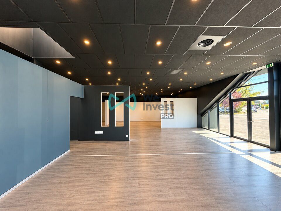 LONS – Local commercial de 700 m² avec forte visibilité et parking