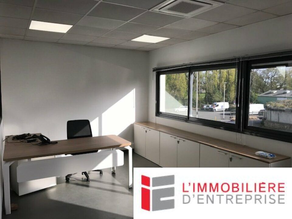 A LOUER - BUREAUX - VANNES EST