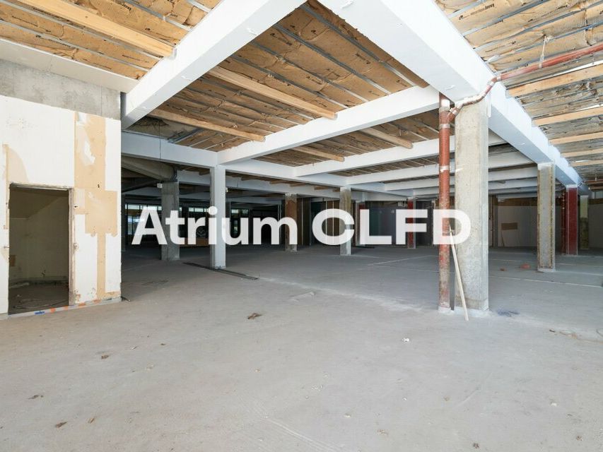 À LOUER - BUREAUX AVEC VITRINE DIV. A PARTIR DE 145 M² - CHAMALIERES