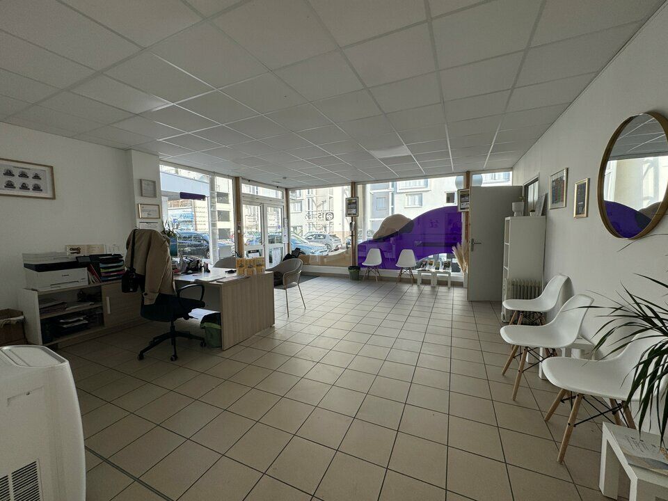 JOUE LES TOURS BUREAUX COMMERCIAUX A LOUER 110 M² RDC VITRINE ET GARAGE