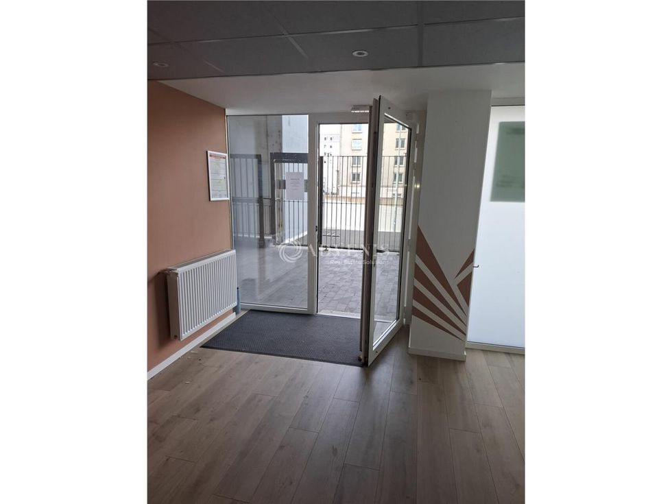Local commercial RDC avec vitrine