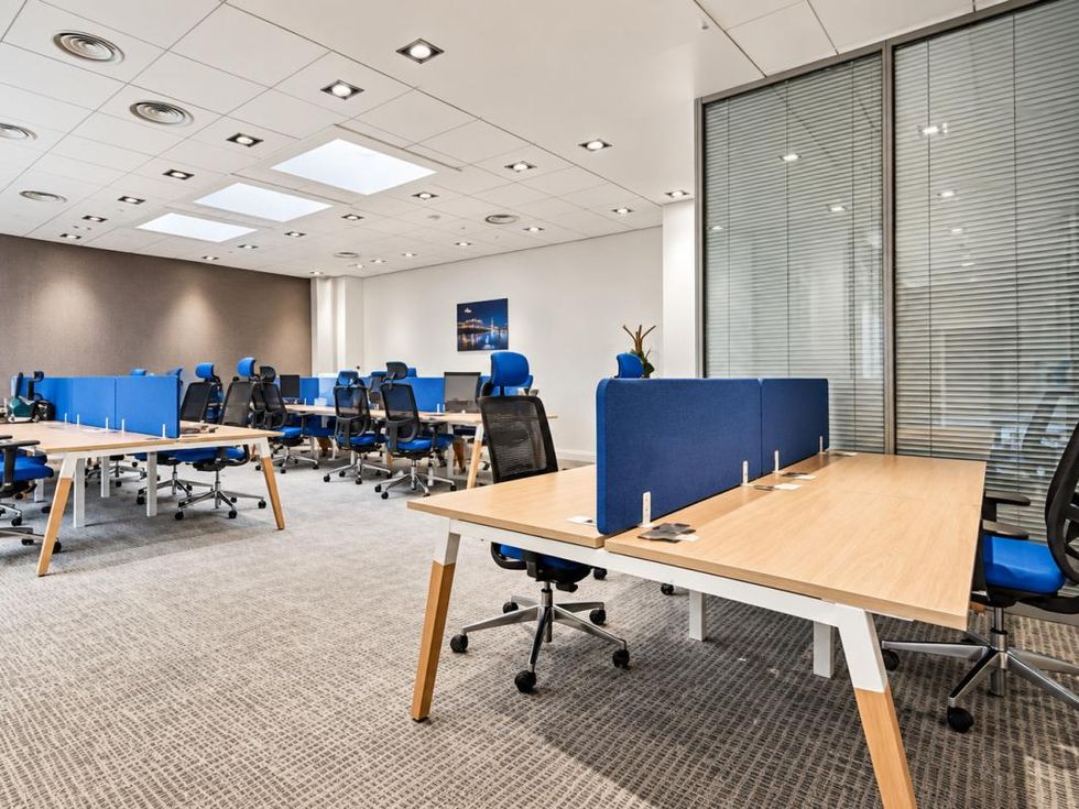 Location centre d'affaires 118 m² non divisibles
