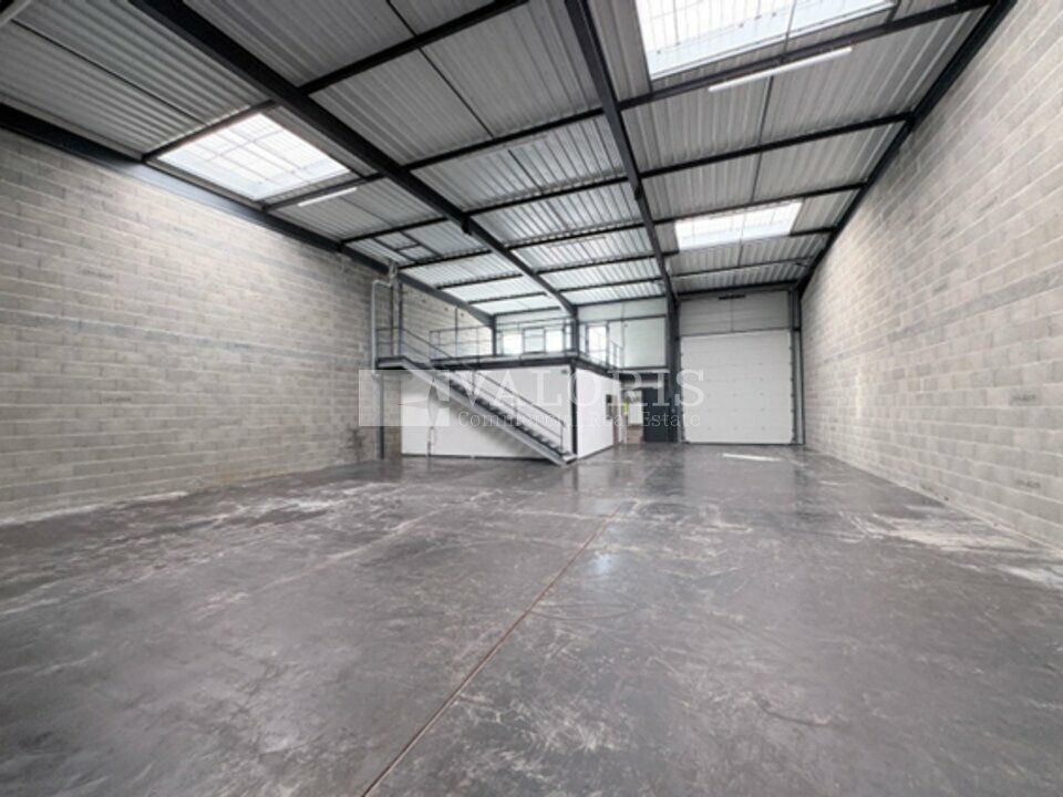 Location local d''activites 618 m² divisibles à partir de 299 m²