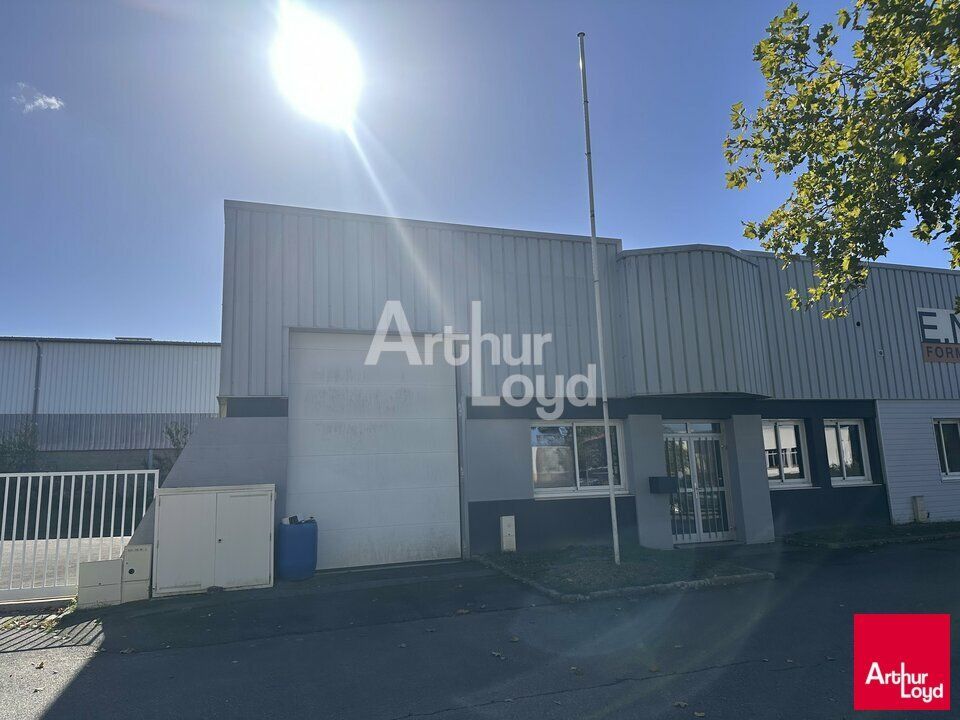 Location local d''activites 330 m² non divisibles