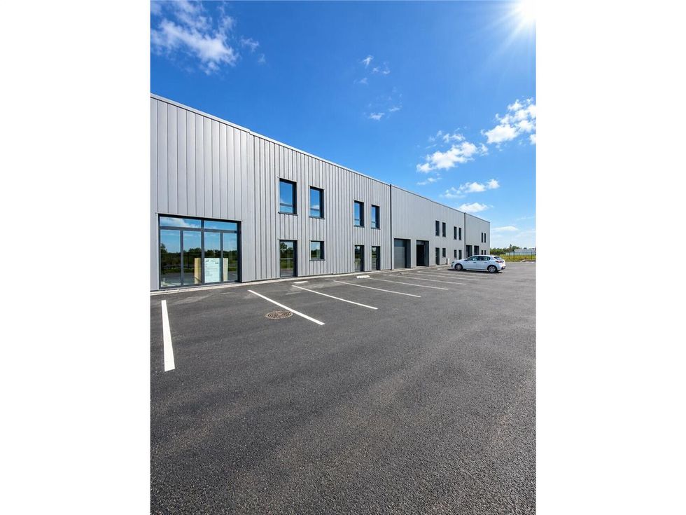 Vente local d''activites 306 m² non divisibles