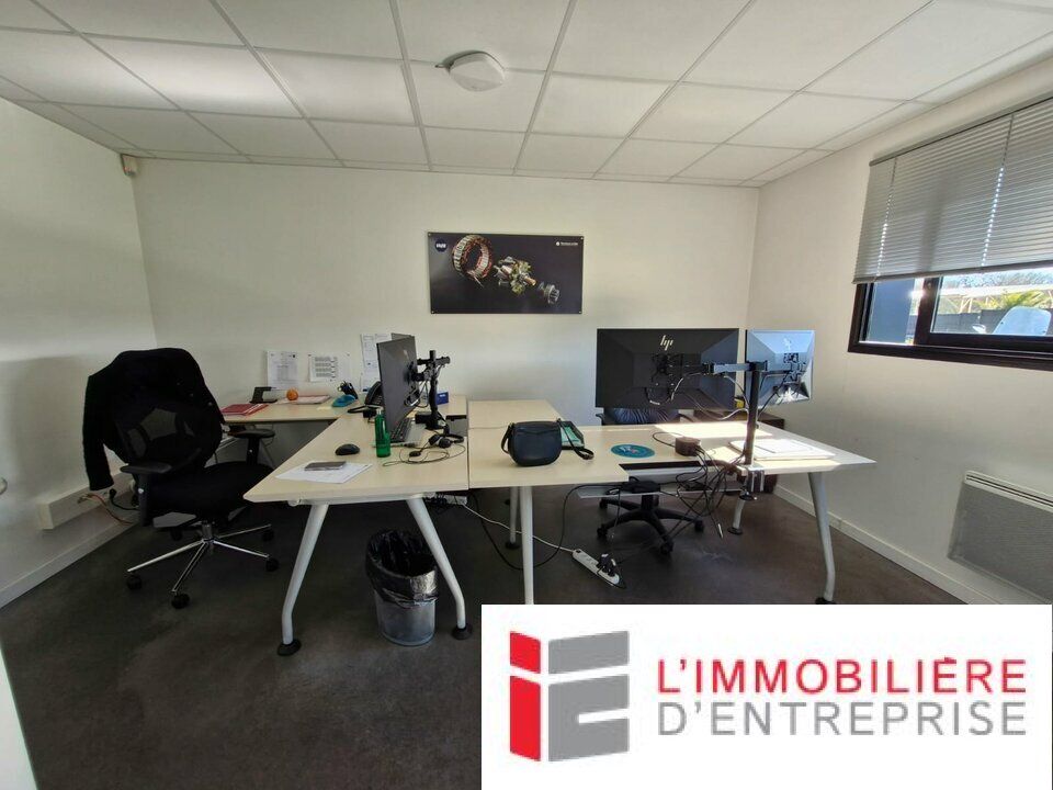 A LOUER - BATIMENT INDUSTRIEL - VANNES