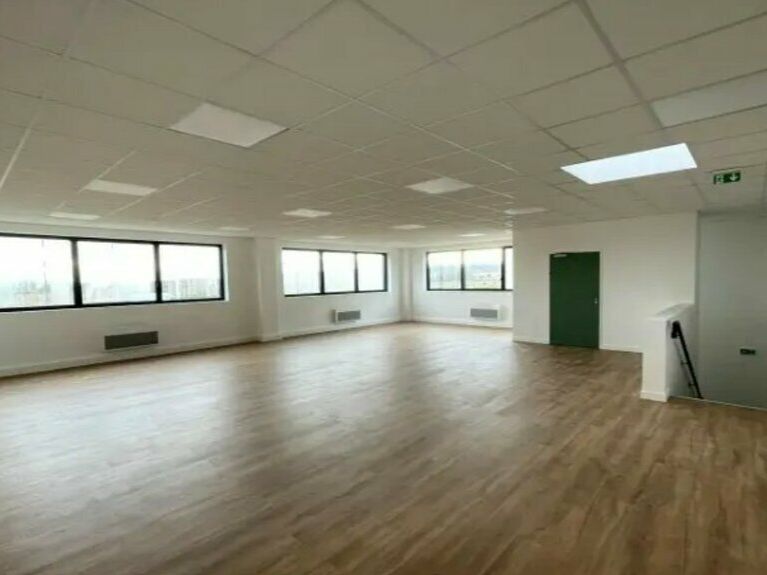 Activité/Entrepôt à vendre - 21993 m²