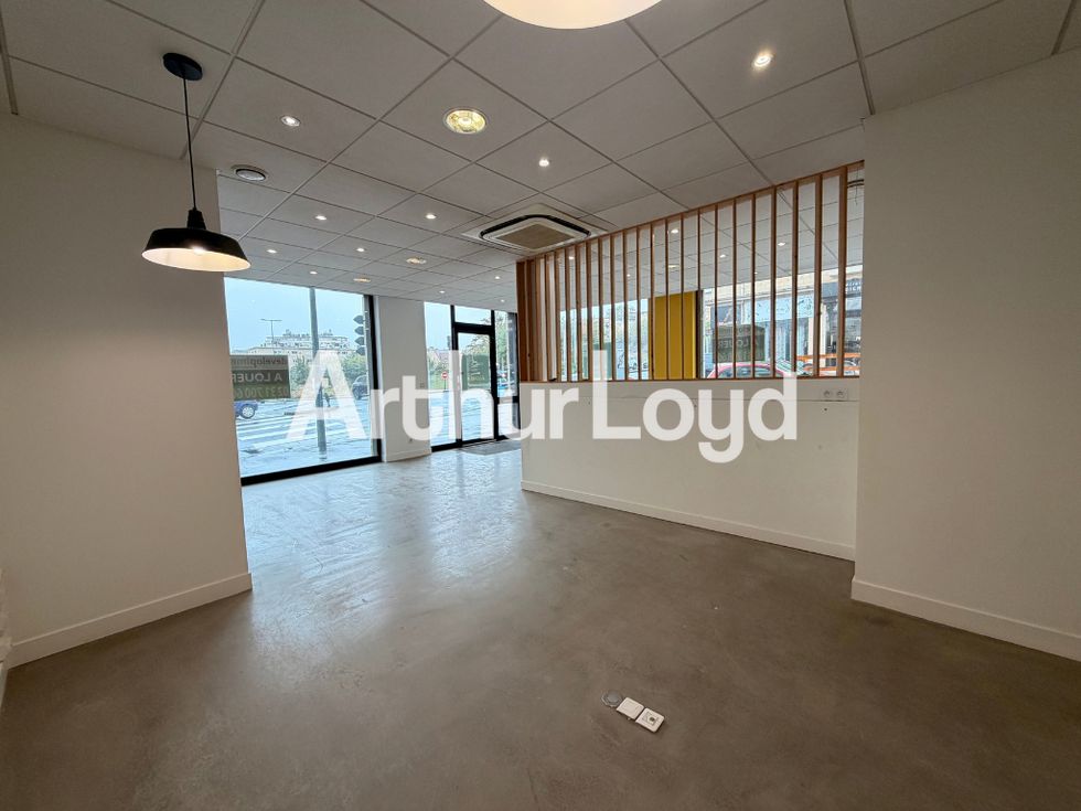Location local commercial 110.12 m² à CAEN
