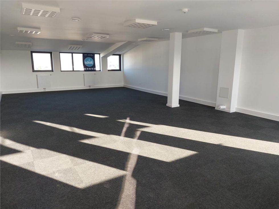 Location bureaux 155 m² à Épron