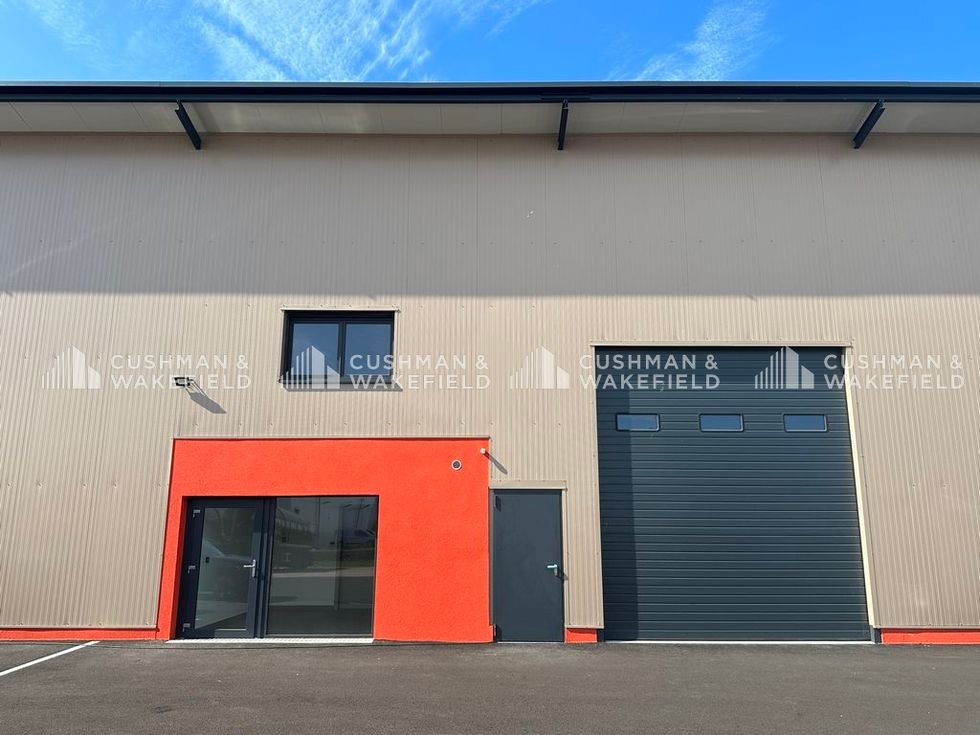 Location activités 325 m² non divisibles