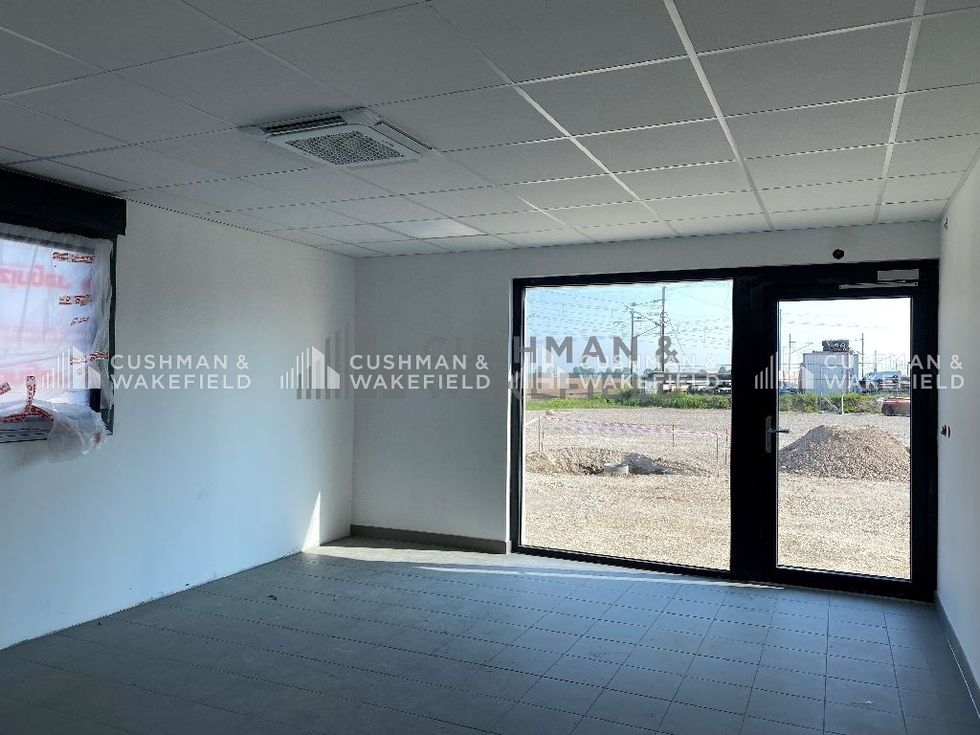 Location activités 325 m² non divisibles