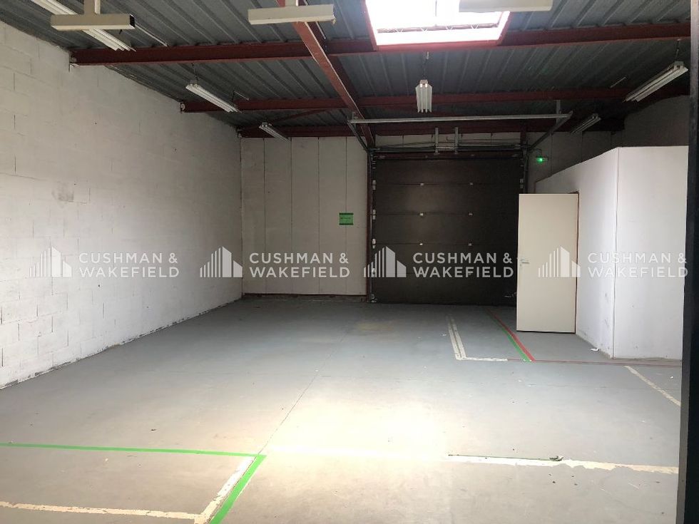 Location activités 300 m² non divisibles