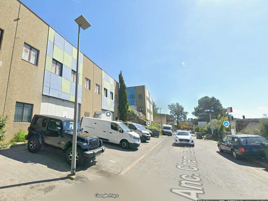 Location local d''activites 761 m² non divisibles