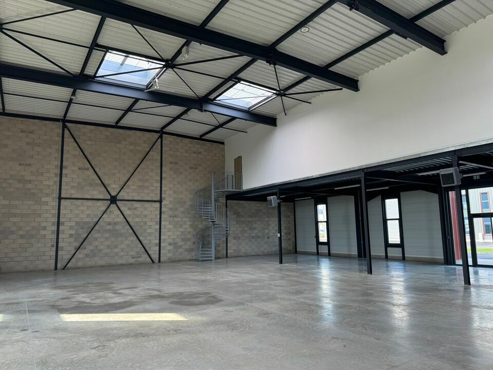 Vente local d''activites 841 m² non divisibles