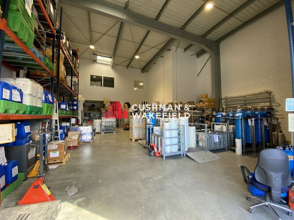 Location local d''activites 424 m² non divisibles