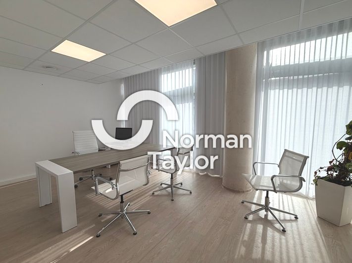 Location bureaux 79.66 m² non divisibles