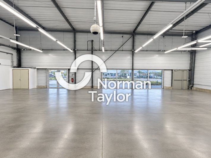 Location local commercial 745 m² non divisibles