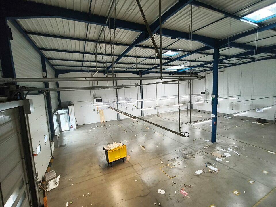 Location local d''activites 724 m² non divisibles