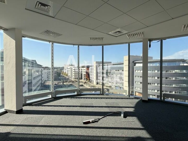 À VENDRE : PLATEAU DE BUREAUX D'ENVIRON 748,5 M² - 4 STATIONNEMENTS - GARE SUD LE MANS