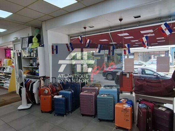 Local commercial de 105m² et 55m² de cave en angle à louer – Centre-ville de Saint-Nazaire – Proximité Mairie par Atlantique Expansion Pro