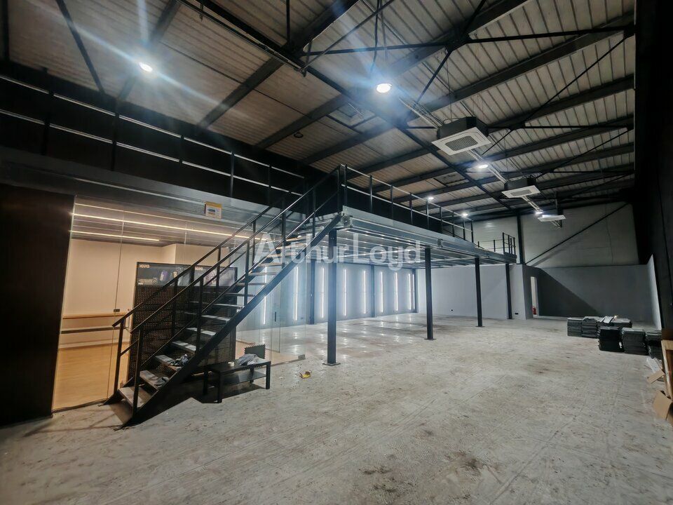 Location local d''activites 430 m² non divisibles