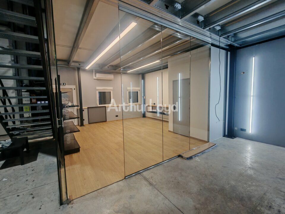 Cellule d'activité climatisée d'environ 430 m2 avec bureau - REIMS CROIX-BLANDIN
