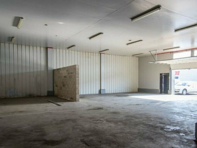 Location local d''activites 240 m² non divisibles