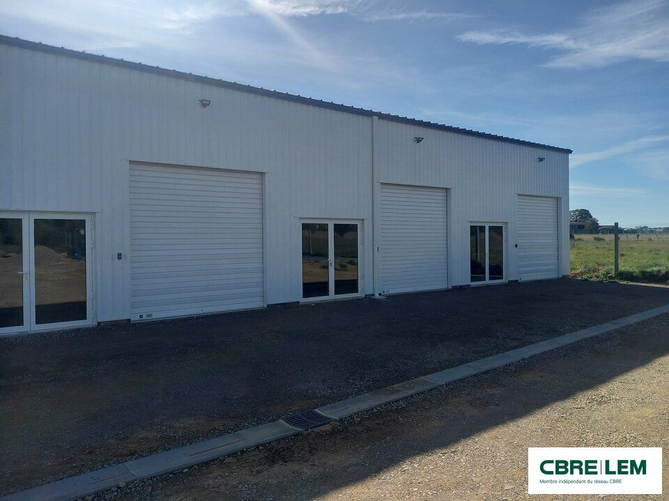Location local d''activites 300 m² non divisibles