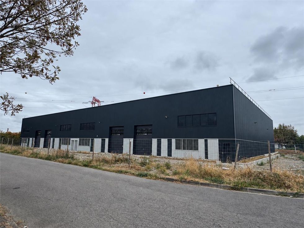 Vente local 2097 m² à Portet-sur-Garonne