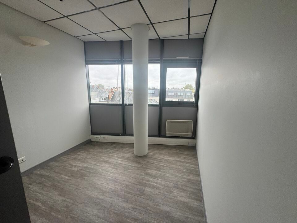  TOURS HYPER CENTRE BUREAUX A VENDRE DE 77 M² AVEC POSSIBILITE DE 2 PARKINGS