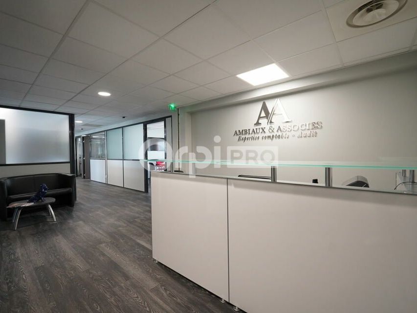 Location bureaux 299.95 m² non divisibles