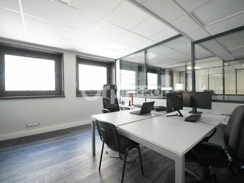 BUREAUX A VENDRE OU A LOUER - 299,95 m² - LYON 6