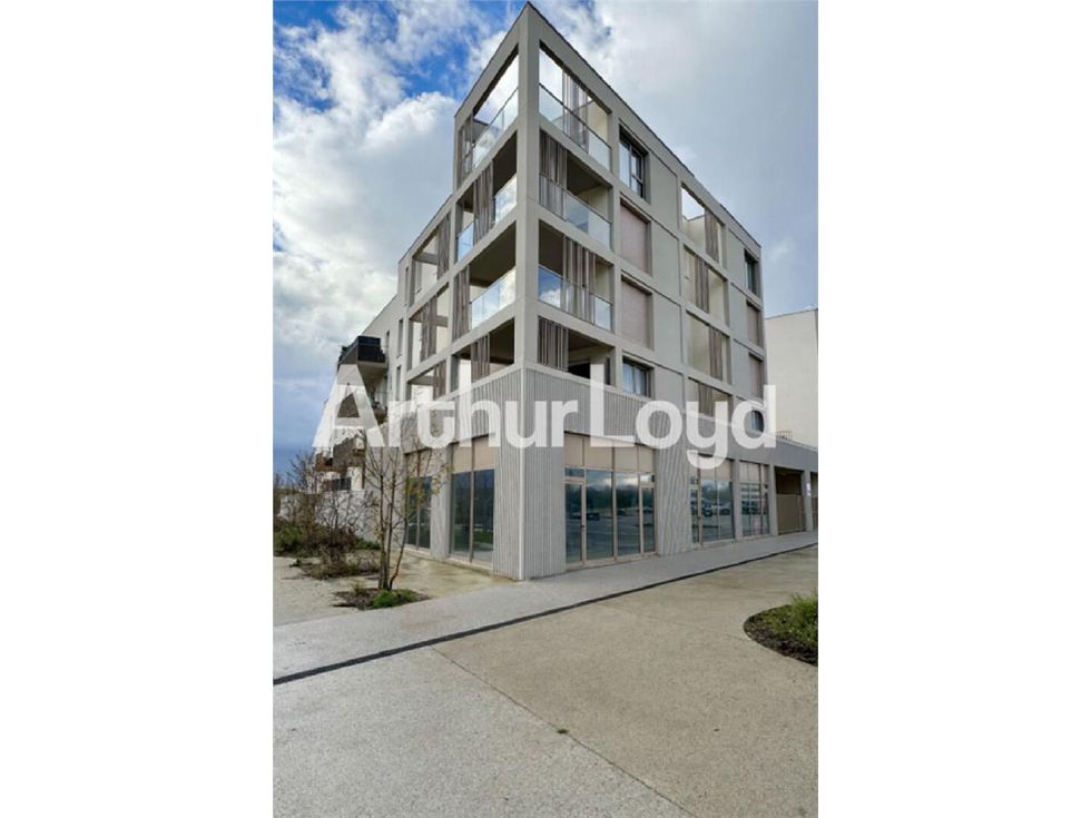 Location local commercial 274.00 m² à FLEURY SUR ORNE