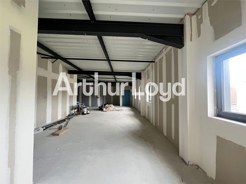 Location bureaux 95.00 m² à ROTS