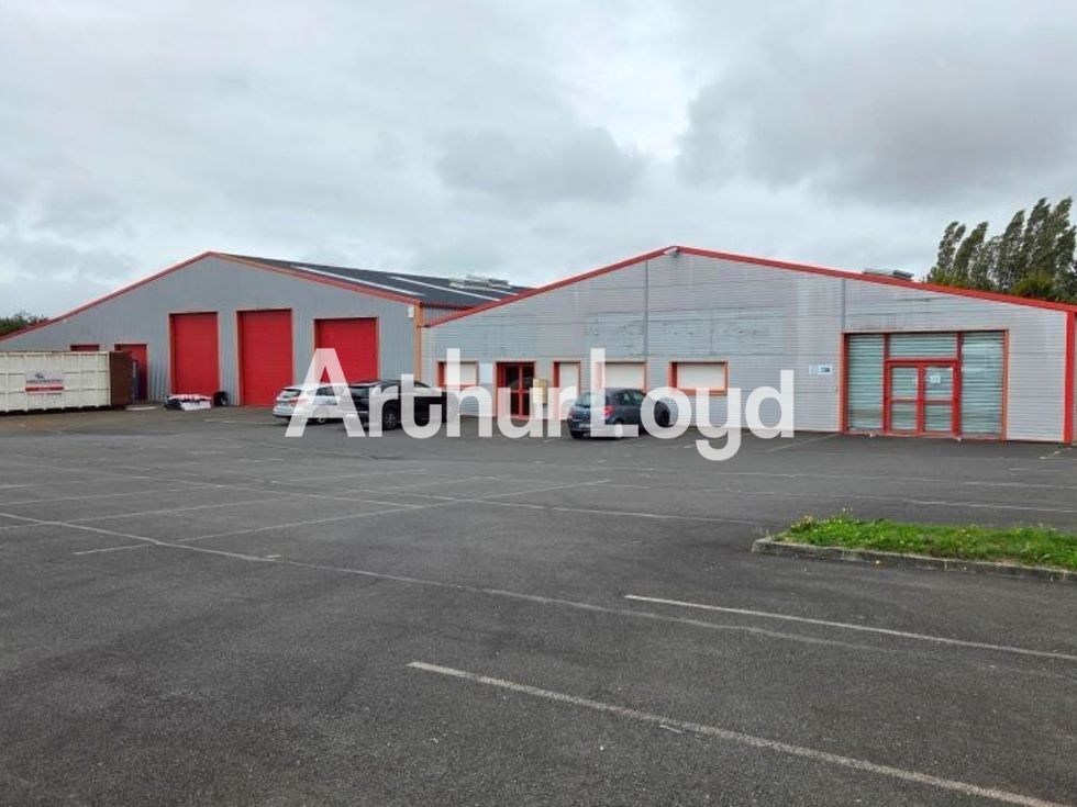 Vente local 3000.00 m² à SAINT MARTIN DES ENTREES